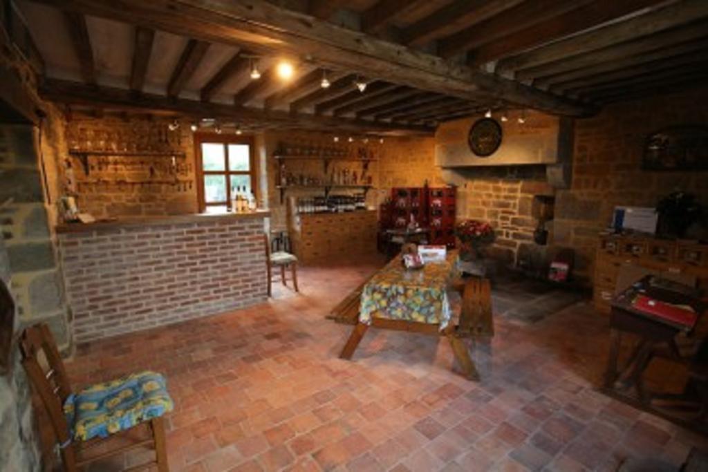 Ferme Cidricole Hugues Desfrieches Bed and Breakfast Sainte-Marguerite-de-Carrouges Exteriör bild